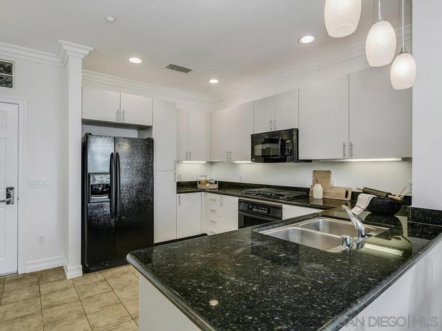 525 11th Ave, San Diego CA: https://media.crmls.org/mediaz/50d448b9-6845-4132-913f-0081530663de.jpg