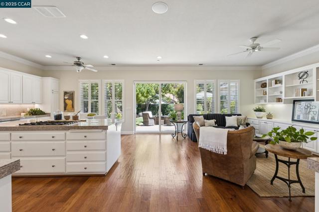 109 Forest Hill, Clayton CA: https://media.crmls.org/mediaz/50d51597-4afe-435c-99e9-b3cbed9ec180.jpg