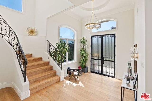 23593 Park South Street, Calabasas CA: https://media.crmls.org/mediaz/50d5390e-b7bd-4053-9730-5ee2fbeae255.jpg