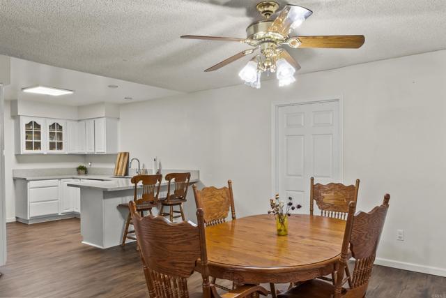 Detail Gallery Image 7 of 35 For 1427 Kingston Dr, Escondido,  CA 92027 - 3 Beds | 2 Baths