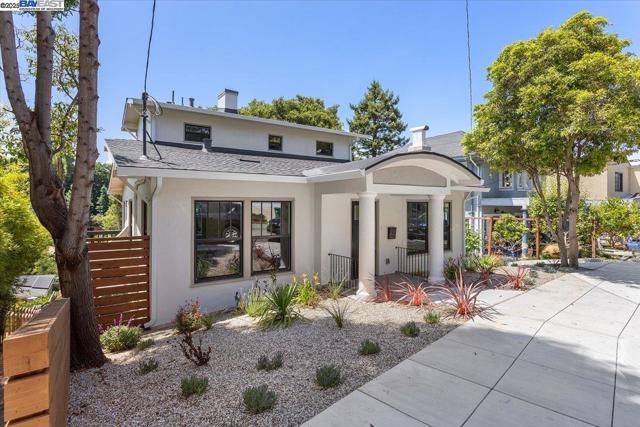 689 Santa Ray Ave, Oakland CA: https://media.crmls.org/mediaz/50d61692-f3b3-46cc-aef7-7e92a83dde26.jpg