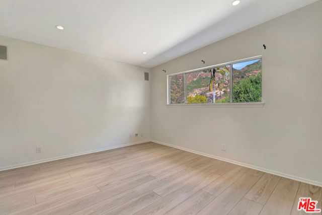 3444 Cloudcroft Drive, Malibu CA: https://media.crmls.org/mediaz/50d6da2c-62c9-4ade-8f2d-ee250b185ed9.jpg