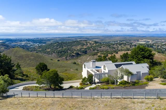 10450 Saddle Road, Monterey CA: https://media.crmls.org/mediaz/50d71f72-aa34-4032-b510-2e9eb40f88cb.jpg