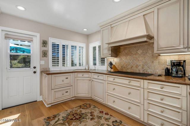1495 N View Drive, Westlake Village CA: https://media.crmls.org/mediaz/50d73c35-4968-480d-957a-46436902c8ab.jpg