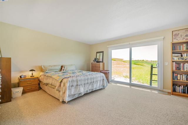 41794 Vargas Rd, Fremont CA: https://media.crmls.org/mediaz/50d74b65-f9aa-455f-ad88-5839d16da7ca.jpg