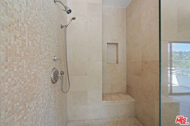 15656 Crownridge Place, Sherman Oaks CA: https://media.crmls.org/mediaz/50d75f5e-7027-48f2-a17a-0937c4d7ed71.jpg