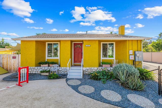 1215 N Broadway, Escondido CA: https://media.crmls.org/mediaz/50d76c83-bb00-4fe6-a43f-215911e46ad1.jpg