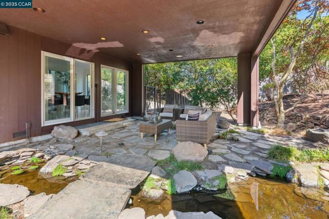 127 Devin Dr, Moraga CA: https://media.crmls.org/mediaz/50d78394-7afe-46a0-9b47-8ba328253c78.jpg