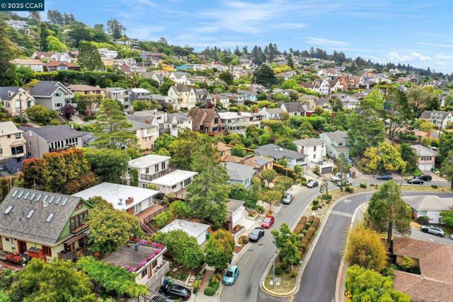 83 Arlington Ave., Kensington CA: https://media.crmls.org/mediaz/50d784d1-09ff-47ca-a76f-7d23c0c60240.jpg