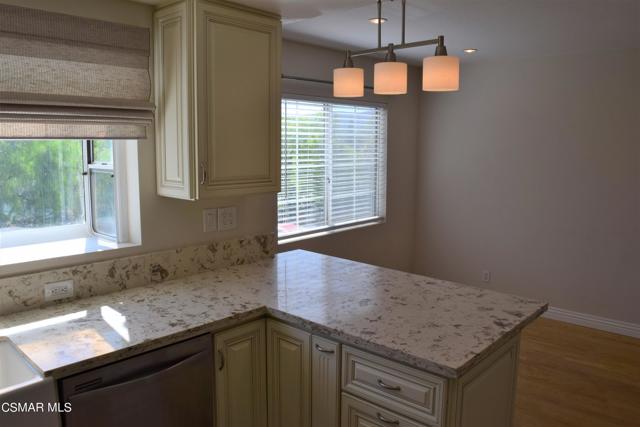 644 Warwick Avenue, Thousand Oaks CA: https://media.crmls.org/mediaz/50d785b5-e8e8-47f2-bc7a-767e9b96ec83.jpg