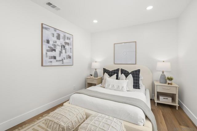 375 E Avenue, Coronado CA: https://media.crmls.org/mediaz/50d79177-d898-4924-8fd8-0a4d09505fc1.jpg