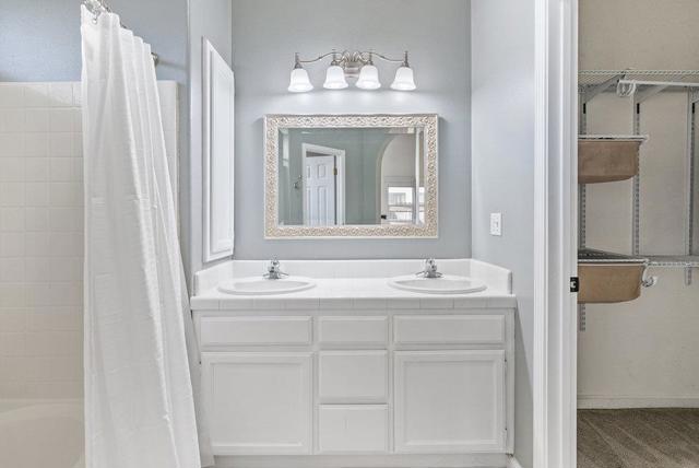 600 Gabriele Court, Hollister CA: https://media.crmls.org/mediaz/50d7966b-4d5c-4ddf-a3f9-a1d1747011ce.jpg
