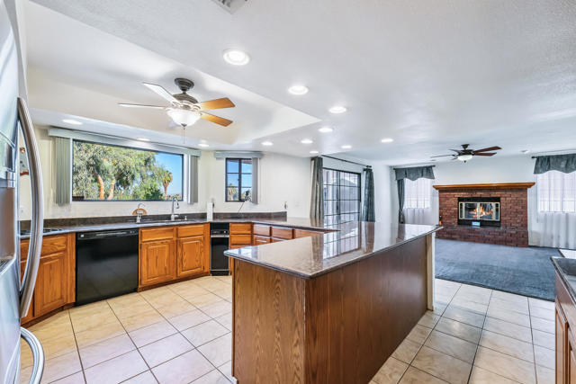 204 Fairway Drive, Needles CA: https://media.crmls.org/mediaz/50d7cf42-0b91-4e0d-808b-5e64c3191a92.jpg