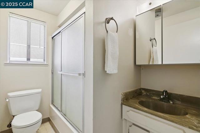 51 Rincon Rd, Kensington CA: https://media.crmls.org/mediaz/50d7f769-c50a-4a03-b625-b4accbc02556.jpg