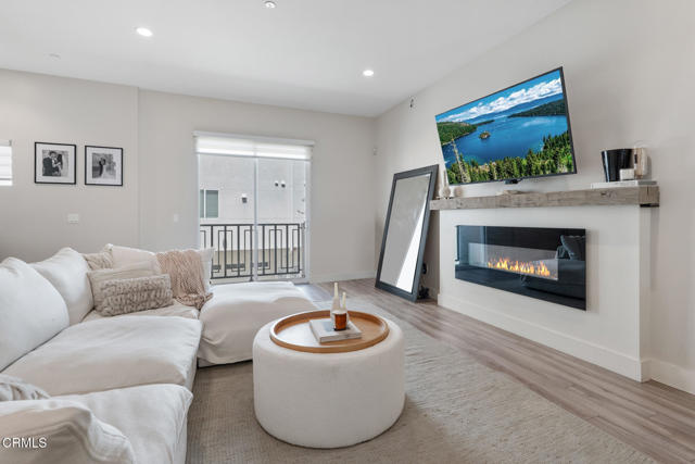 5664 Hazeltine Avenue, Sherman Oaks CA: https://media.crmls.org/mediaz/50d8255c-f3f5-4fbd-8d64-4f0648d5ae34.jpg