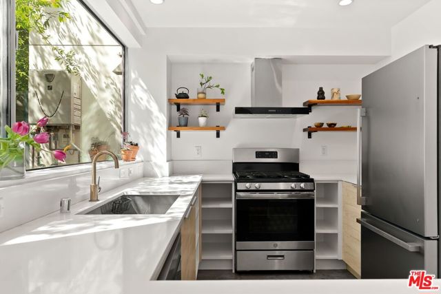 1244 14th Street, Santa Monica CA: https://media.crmls.org/mediaz/50d82867-a318-4f10-b7e7-1997c0c59da6.jpg