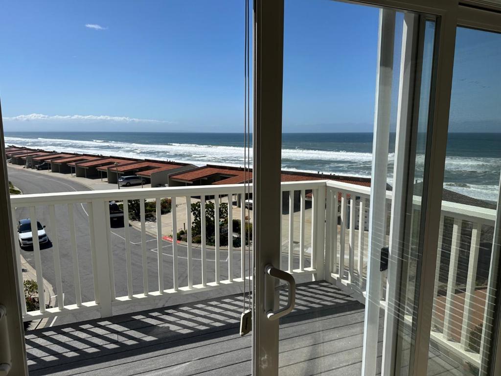 806 The Shore Line