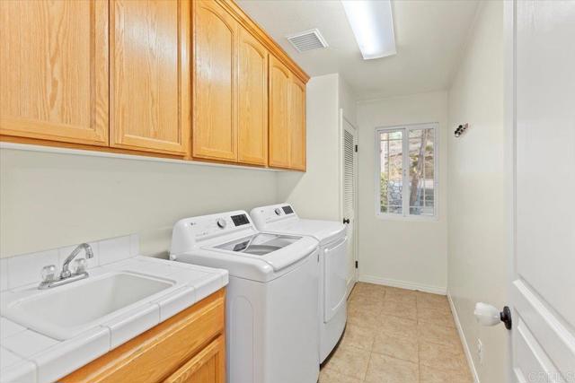 Image 22 of 35 For 933 Silverbrook Drive