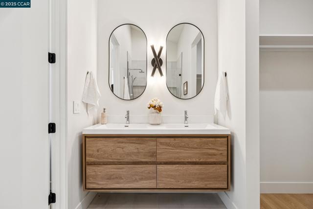 1270 64th St, Emeryville CA: https://media.crmls.org/mediaz/50d91305-770e-4ece-aa3c-7e15a70c83ec.jpg