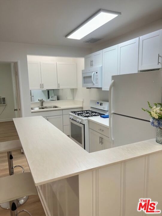 1453 S Westgate Avenue, Los Angeles CA: https://media.crmls.org/mediaz/50d91371-d375-45ce-894e-49c64978e00e.jpg