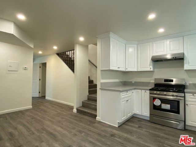 4832 Rosewood Avenue, Los Angeles CA: https://media.crmls.org/mediaz/50d94c90-8c13-4780-8bf0-b6529864c77f.jpg