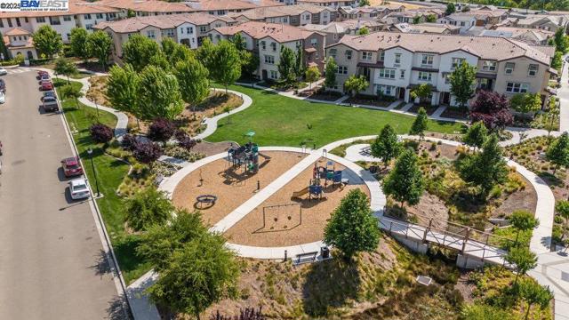 218 Stratus Cmn, Livermore CA: https://media.crmls.org/mediaz/50da749c-f4c0-4ecc-a79d-bdc9f54a7d7f.jpg