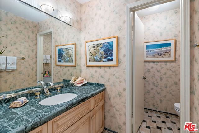 17152 Avenida De Santa Ynez, Pacific Palisades CA: https://media.crmls.org/mediaz/50daa7a4-dc3f-4a9d-8856-bfbf20627886.jpg