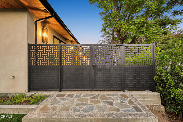 4828 Oakwood Avenue, La Canada Flintridge CA: https://media.crmls.org/mediaz/50dc3f61-ae2b-4c57-a4c8-01fad556fb79.jpg