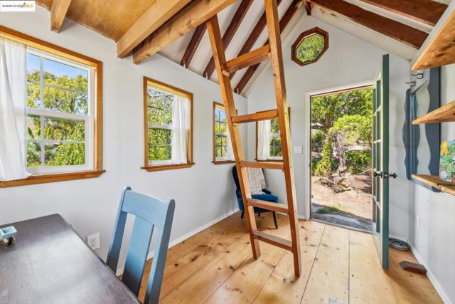 917 Avis Dr, El Cerrito CA: https://media.crmls.org/mediaz/50dda70a-f3bc-41a6-a1bd-7d8567517e5e.jpg