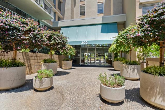 300 Davey Glen Road, Belmont CA: https://media.crmls.org/mediaz/50ddddb8-3263-4c45-bea6-f8b3b28b6e2e.jpg
