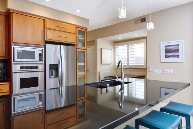 292 Bonair St, La Jolla CA: https://media.crmls.org/mediaz/50de1fa7-60b1-471d-b6bc-f553ebe1ce3c.jpg