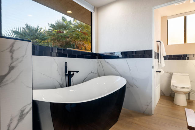 72815 Somera Road, Palm Desert CA: https://media.crmls.org/mediaz/50de4d76-e122-4a7c-a58a-f24de237e539.jpg