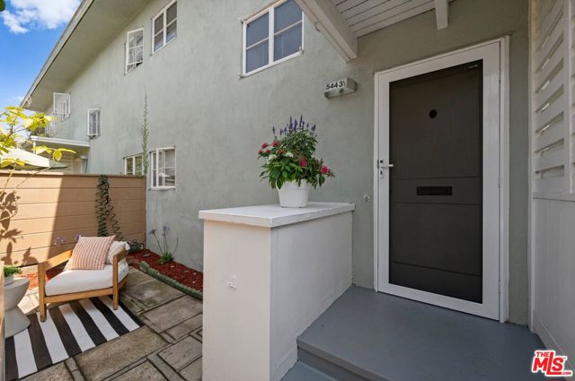 5443 1/2 Village, Los Angeles CA: https://media.crmls.org/mediaz/50df2c8c-2ee8-405f-bf14-eb1246389725.jpg