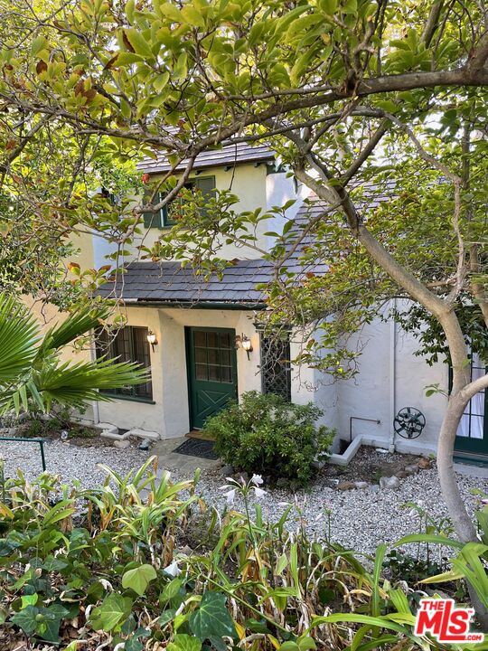 3116 Lake Hollywood Drive, Los Angeles CA: https://media.crmls.org/mediaz/50df404b-8119-4f82-89b0-9c7b570839e2.jpg