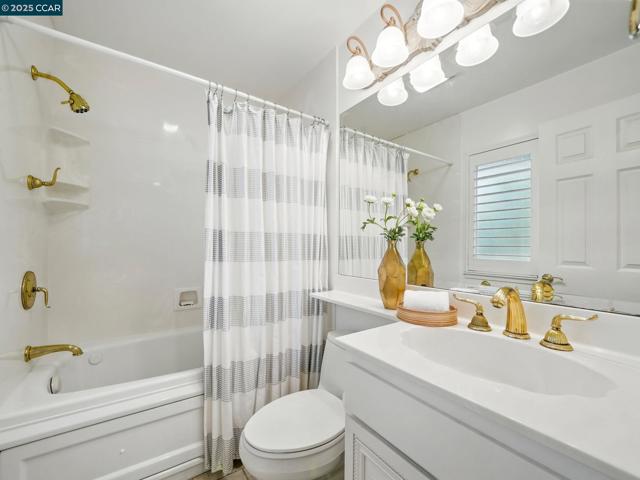 1804 Piedras Circle, Alamo CA: https://media.crmls.org/mediaz/50e000c9-757a-418b-9e1e-50a9ca9040b7.jpg