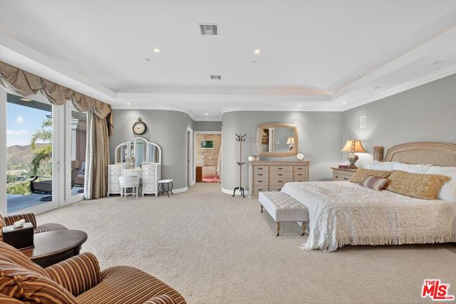 7833 Torreyson Drive, Los Angeles CA: https://media.crmls.org/mediaz/50e00b50-ce70-4fbd-bb5b-e033d6402976.jpg