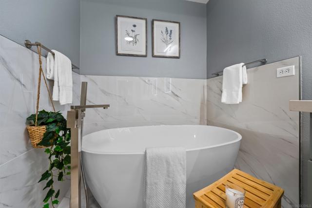 8211 Station Village Lane, San Diego CA: https://media.crmls.org/mediaz/50e12760-4292-4da4-b8bd-e1020596d49e.jpg