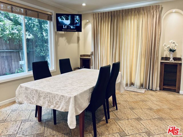 458 S Clark Drive, Beverly Hills CA: https://media.crmls.org/mediaz/50e1ce24-b505-4913-a253-cccb0d1f4ceb.jpg