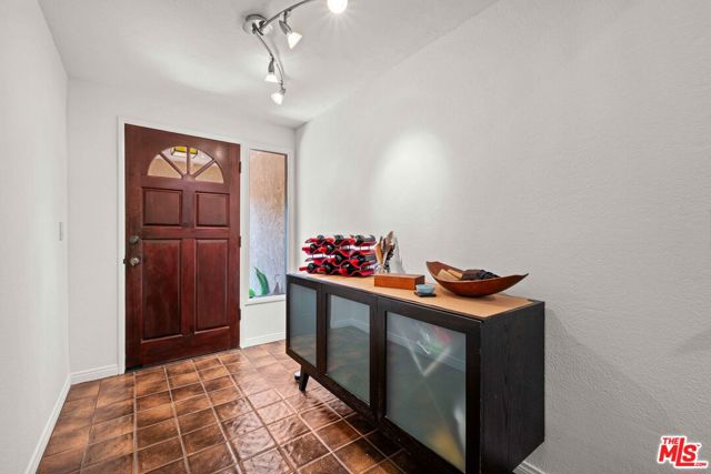 1141 17th Street, Santa Monica CA: https://media.crmls.org/mediaz/50e1f48a-2bb8-4fad-a2c0-a9261507279b.jpg
