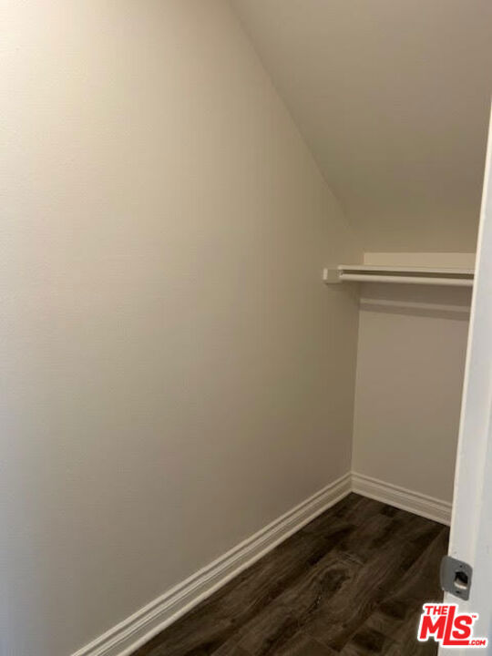 523 N Benton Way, Los Angeles CA: https://media.crmls.org/mediaz/50e294be-2f0d-49b1-8157-21f3a7e9a4df.jpg