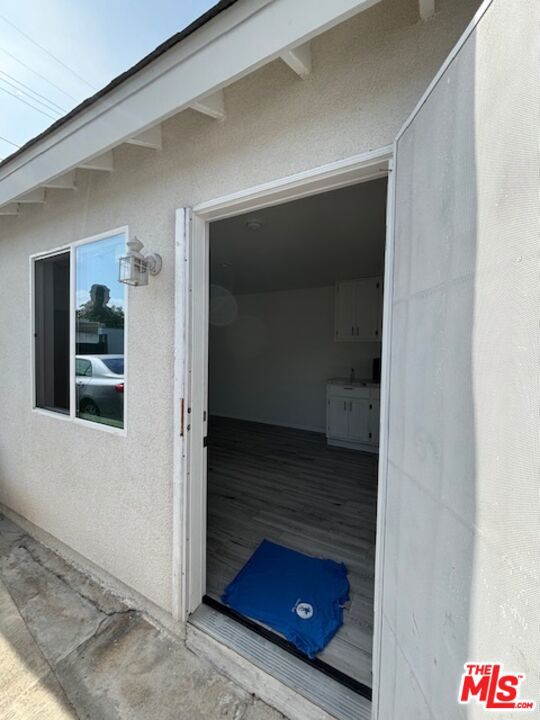 3673 3rd Avenue, Los Angeles CA: https://media.crmls.org/mediaz/50e2a88e-3eb8-4804-a5bd-466e18c42eb1.jpg