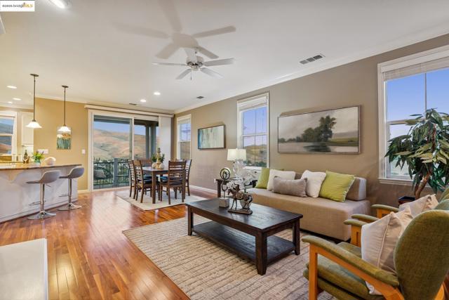 6686 Chalk Hill Ln, Vallejo CA: https://media.crmls.org/mediaz/50e2dbd3-ea87-4f38-8e27-0f1359fd2472.jpg