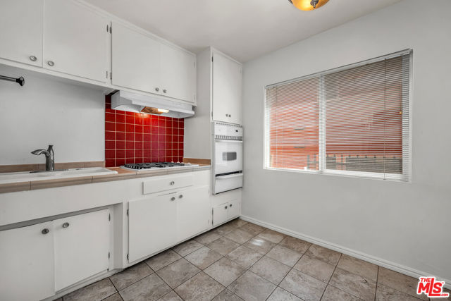 1648 Edgecliffe Drive, Los Angeles CA: https://media.crmls.org/mediaz/50e2f48c-6535-4b8f-aee6-2963dbd79d61.jpg