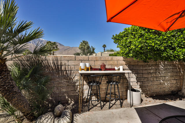 1181 Sunflower Lane, Palm Springs CA: https://media.crmls.org/mediaz/50e30026-1a3d-4578-9cd6-06e77a44546c.jpg