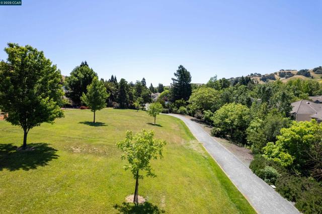 315 Glasgow Circle, Danville CA: https://media.crmls.org/mediaz/50e31b61-ef9a-4cb9-a9fb-5c400f7964c3.jpg