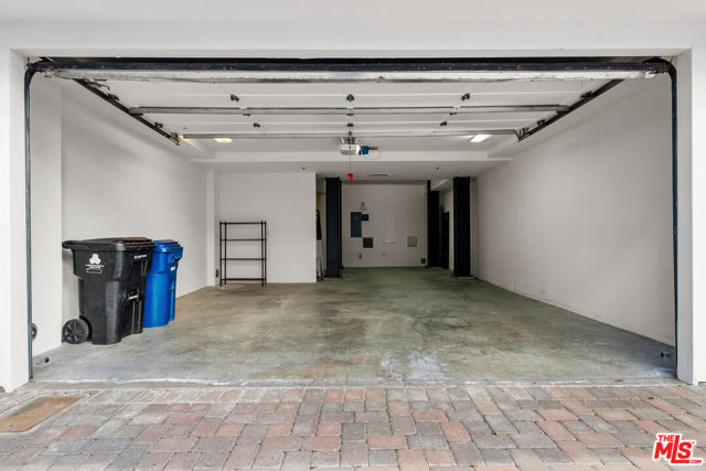 5350 Playa Vista Drive, Playa Vista CA: https://media.crmls.org/mediaz/50e336b5-714d-4e8c-8940-68a5c0ac9561.jpg