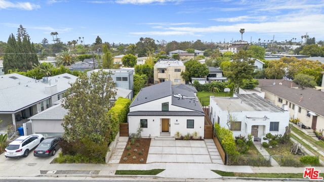 12469 Greene Avenue, Los Angeles CA: https://media.crmls.org/mediaz/50e38512-48f1-417e-8dc6-0217648b34c8.jpg