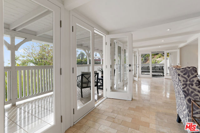 6240 Mulholland Highway, Los Angeles CA: https://media.crmls.org/mediaz/50e38b64-8958-4559-a8d0-55fc285727d5.jpg