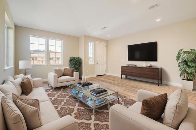 533 Kingbird Circle, Vacaville CA: https://media.crmls.org/mediaz/50e3be45-9019-4cdb-90e4-9109fb8d8f9c.jpg