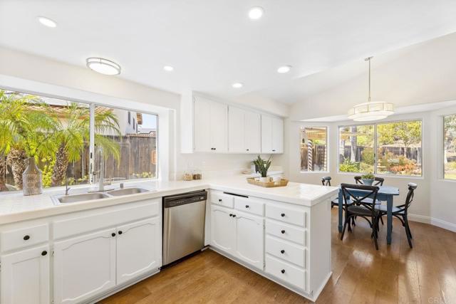 14001 Saddlewood Drive, Poway CA: https://media.crmls.org/mediaz/50e3fbb4-d982-4fd4-aab3-bee4e9fe891d.jpg
